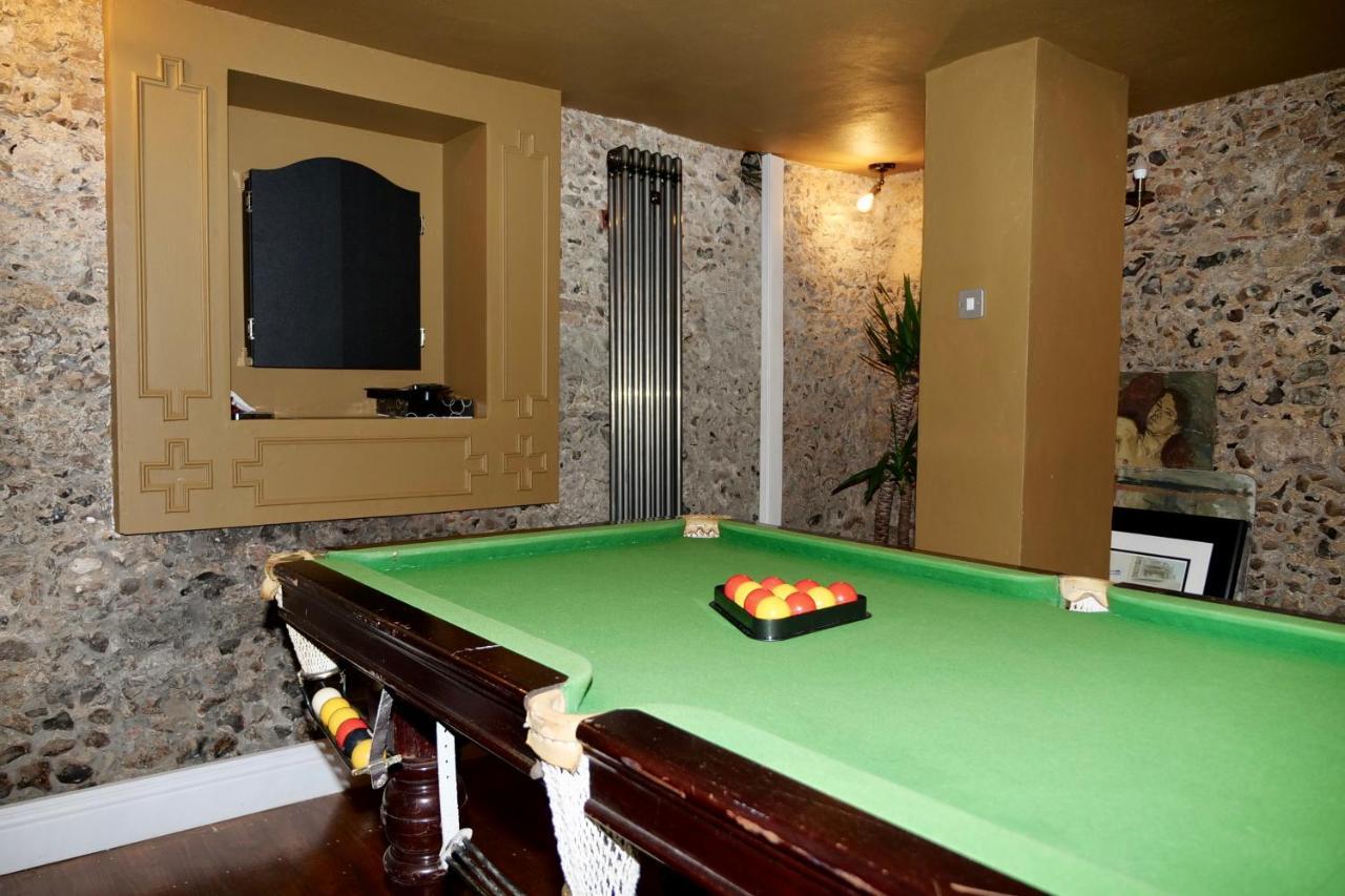 Luxury 9 Bed Manor House Hot Tub Cinema Room Skytv Saffron Walden Exterior photo